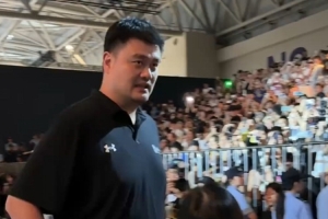 半岛体育APP-期待联动！库里品牌中国行继续进行 姚明现身活动现场