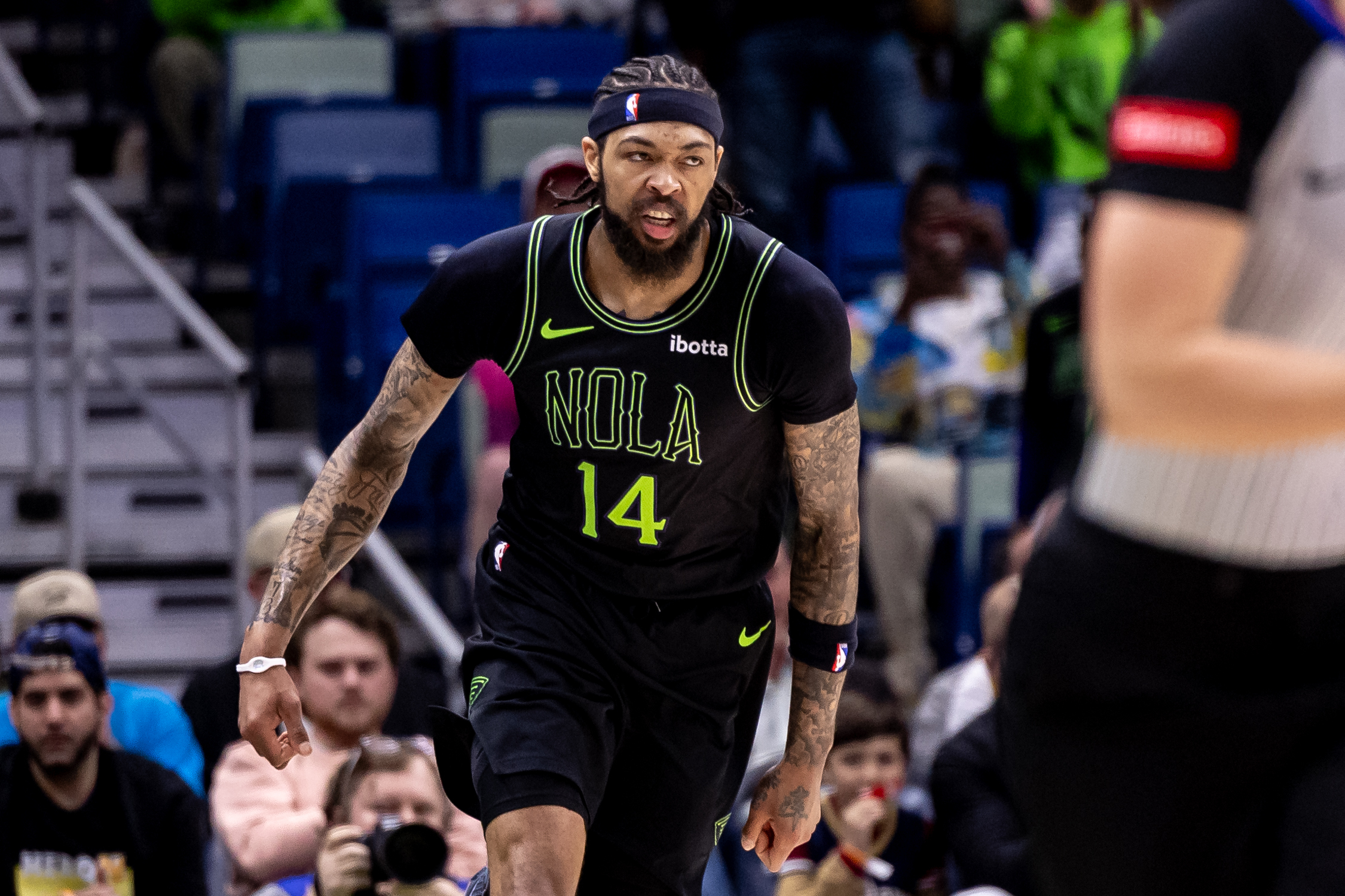 半岛体育APP-英格拉姆：作为猛龙进攻核心，要尽情展示自己的组织进攻能力