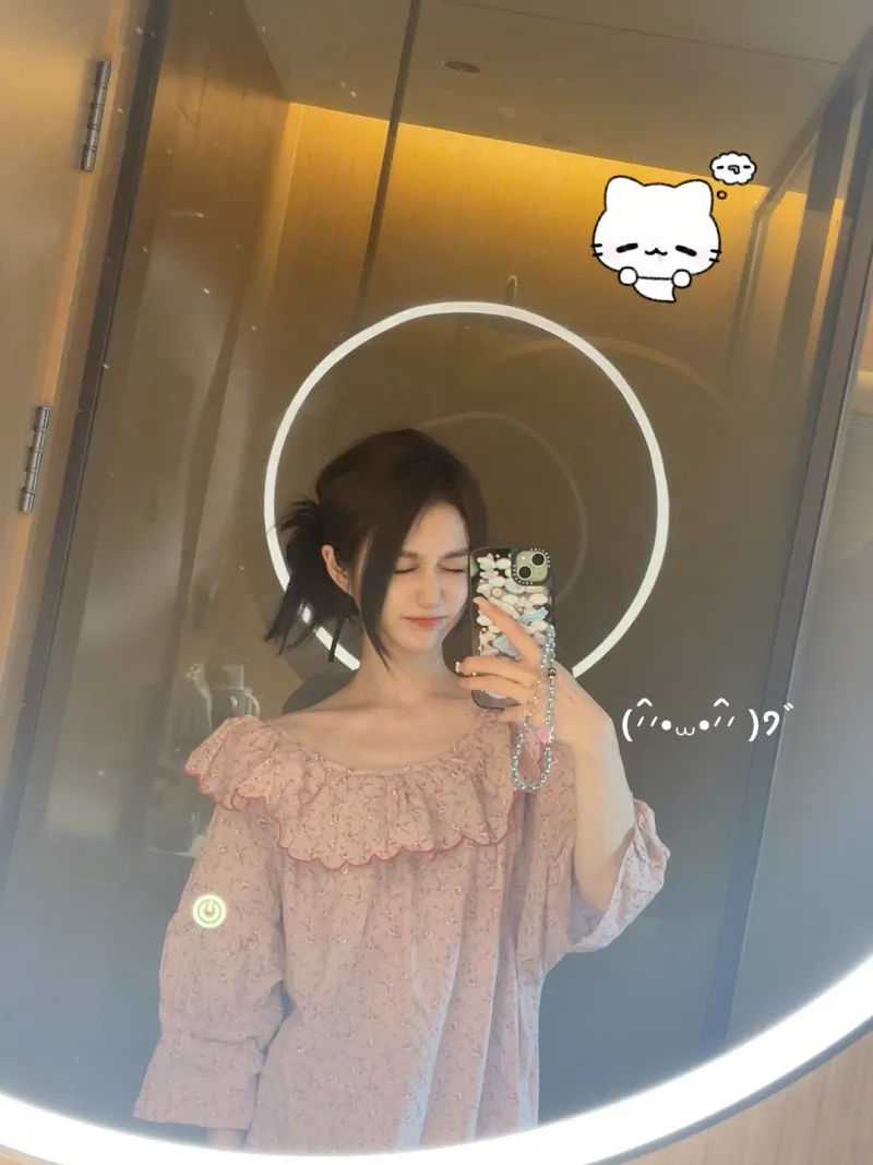 半岛体育APP-主持小悠晒照：落地西安啦，有没有好吃的油泼面推荐呀