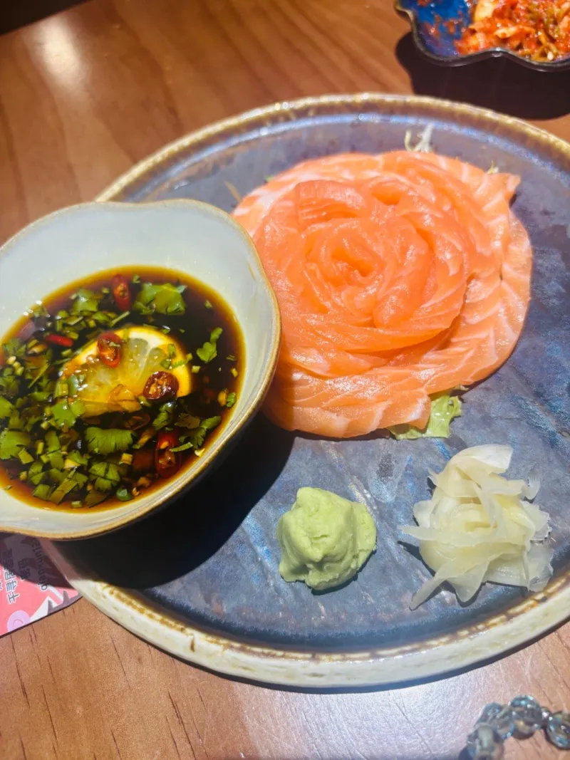 半岛体育APP-主持小悠晒照：落地西安啦，有没有好吃的油泼面推荐呀