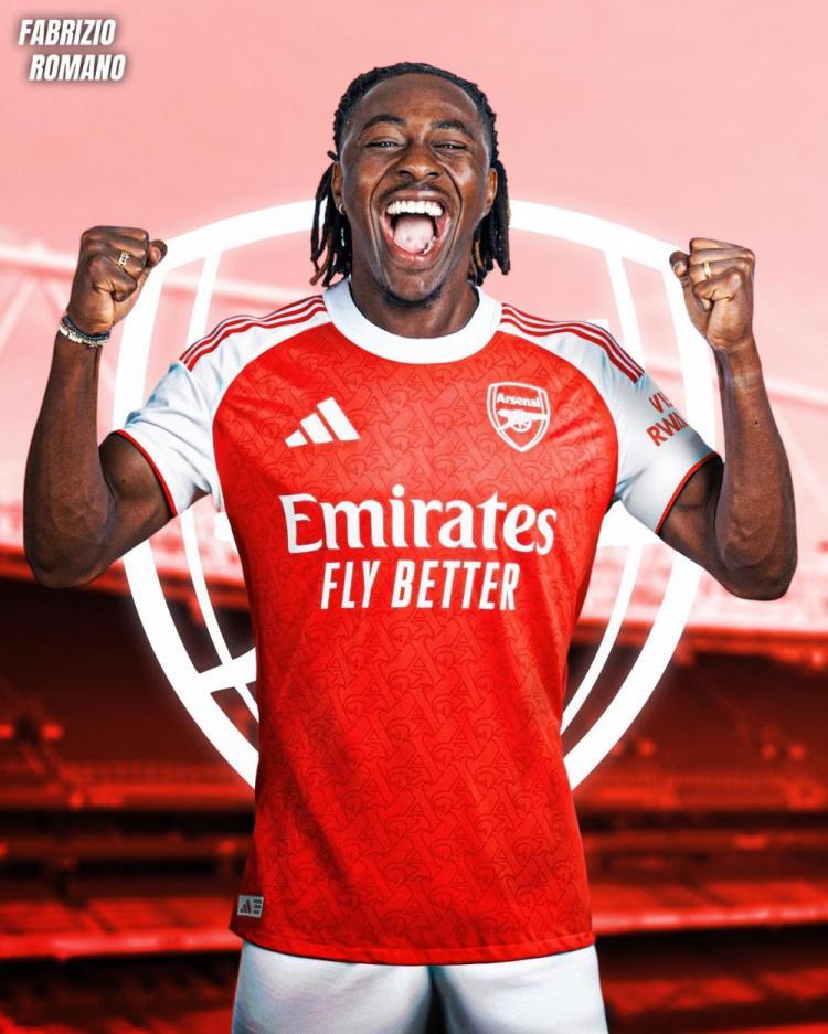 罗马诺：埃泽转会文件已签署，必须及时完成手续才能出战利兹联