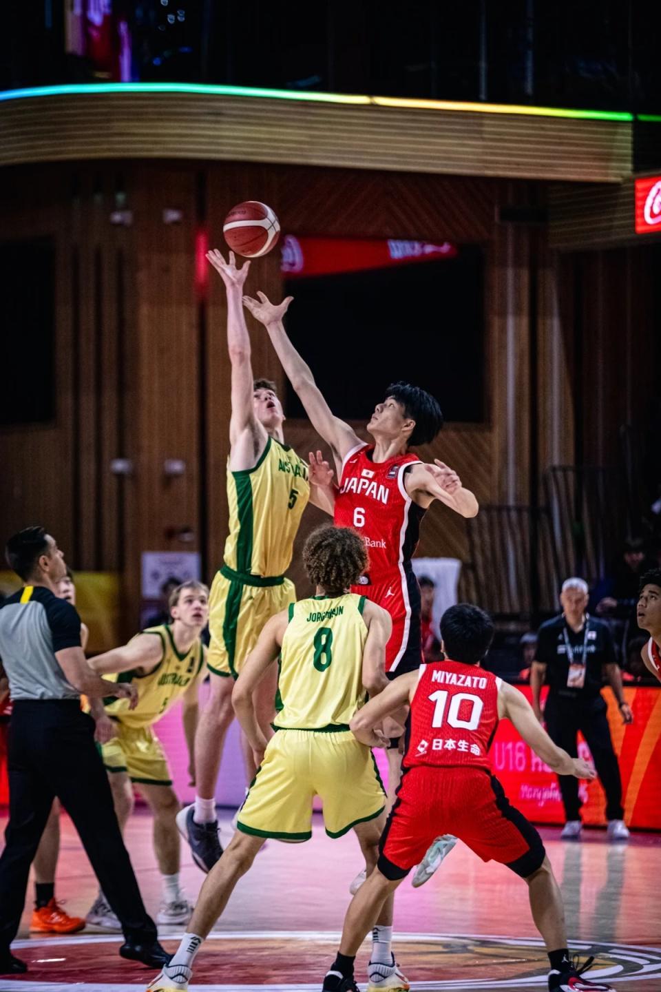 中国U16男篮决赛对手出炉：澳大利亚65分狂胜日本 5战狂赢288分