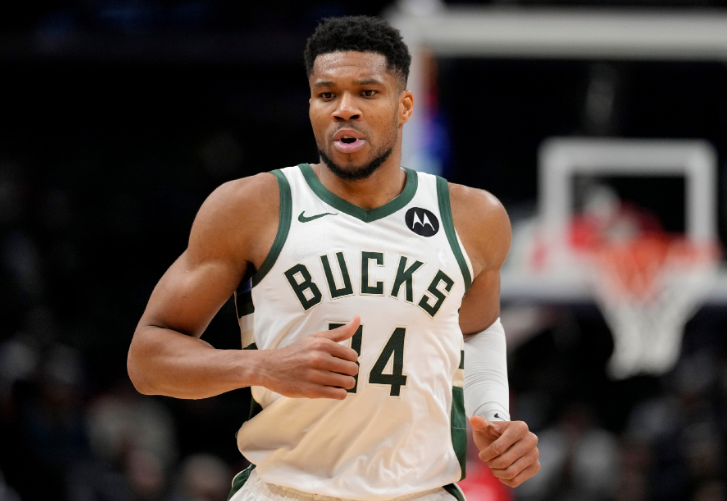 半岛体育官方网站-两主力缺阵替补暴走，兰德尔29+8+6力压字母，森林狼33分血洗雄鹿