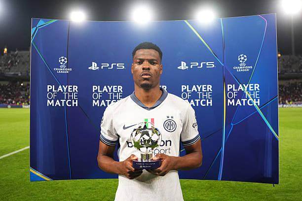 1746065561988057540.jpg 半岛体育-【人物】巴塞罗那的飞翔荷兰人,邓弗里斯的奥林匹克