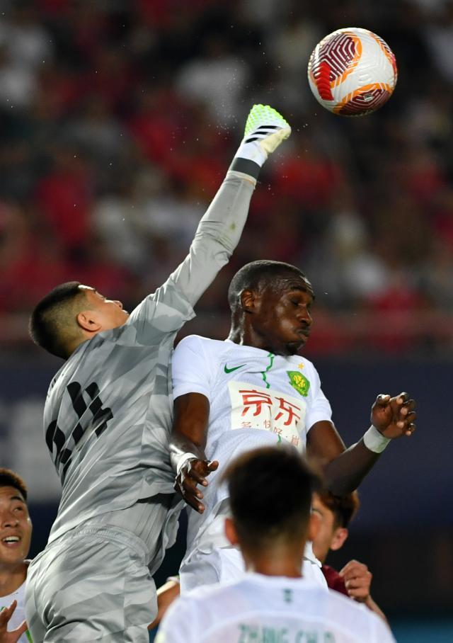 半岛体育APP-国安：侯森右膝关节内后叉韧带损伤 预计伤停8周