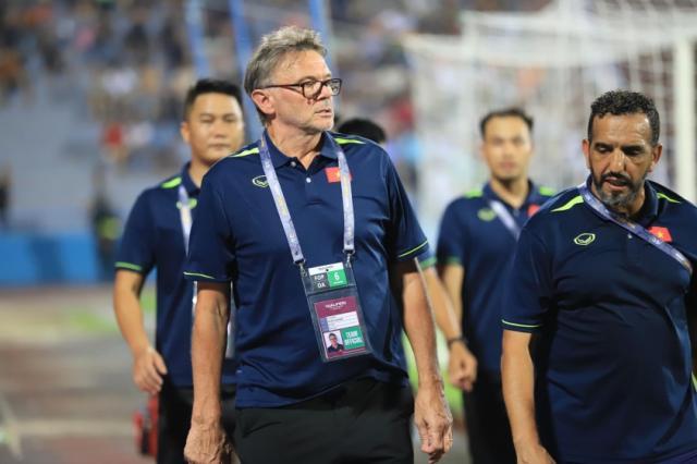 【对手】越南国足大换血 特鲁西埃召入15名国奥球员