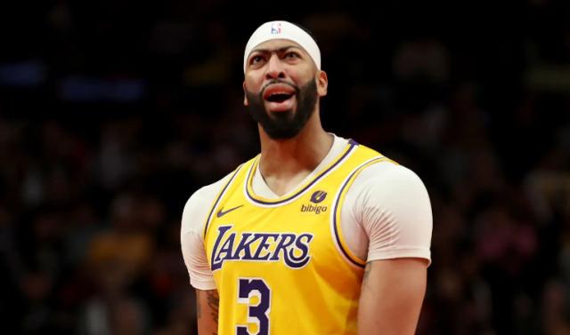 领跑盖帽榜！浓眉专注防守冲击DPOY 带伤拼杀够硬