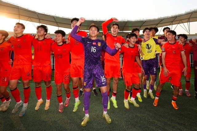 半岛体育APP-U23国足半场控球占优!媒体人热议:踢出强队足球,看的热血沸腾|越南|中国队|安东尼奥|中国男足|越南足球_新浪体育_新浪新闻