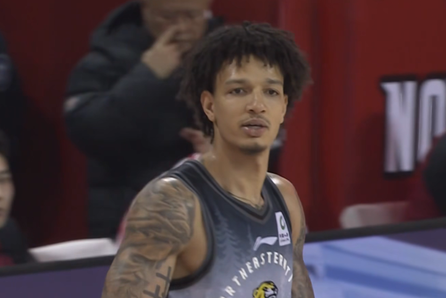 半岛体育官方网站-广东队赢吉林21分！杜锋笑不起来，2米11内线悍将意外受伤