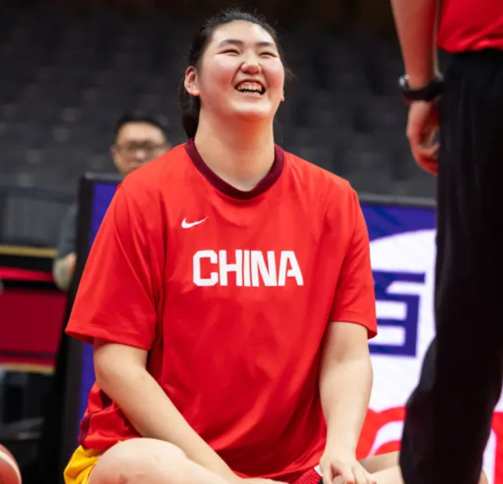 比中国女篮赢球更可喜！宫鲁鸣不再固执，主动削弱张子宇出场时间